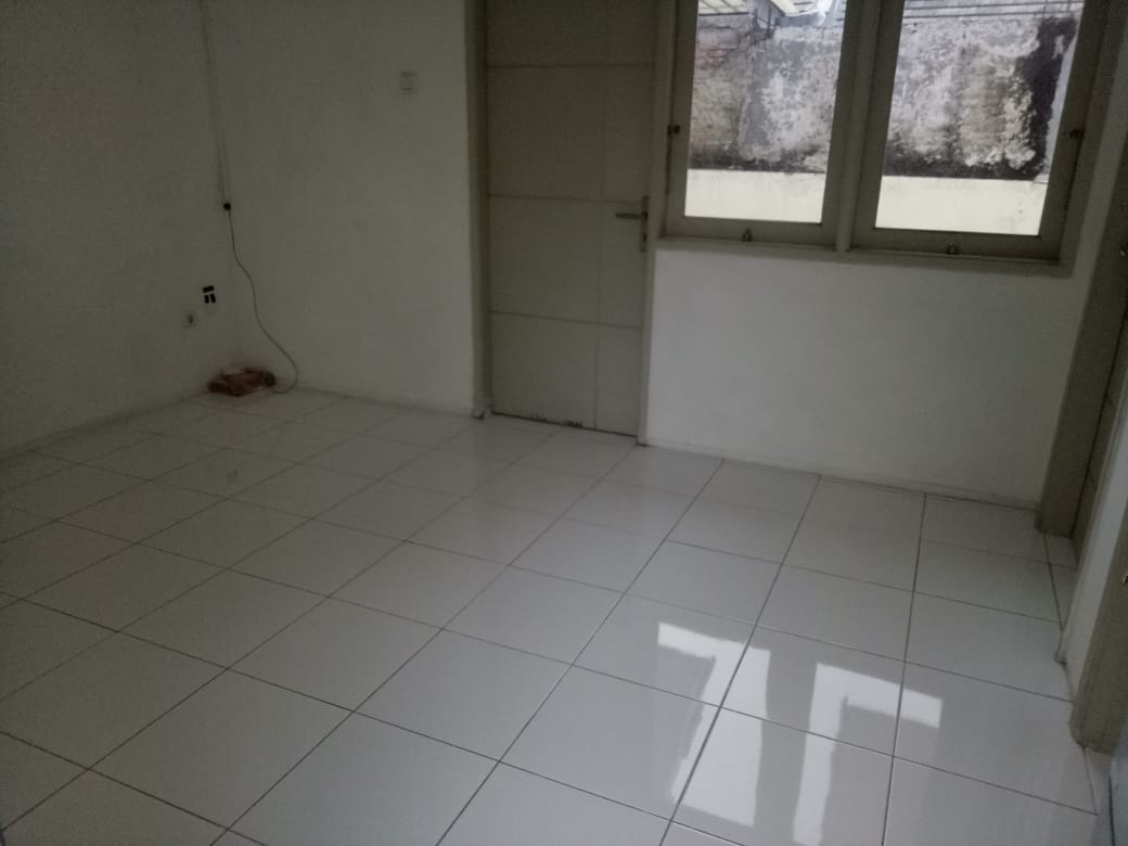 Ifj. Rumah di Cluster Roseville Blok J No. 8